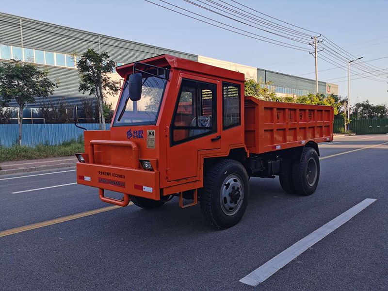 12吨四驱矿用运输车